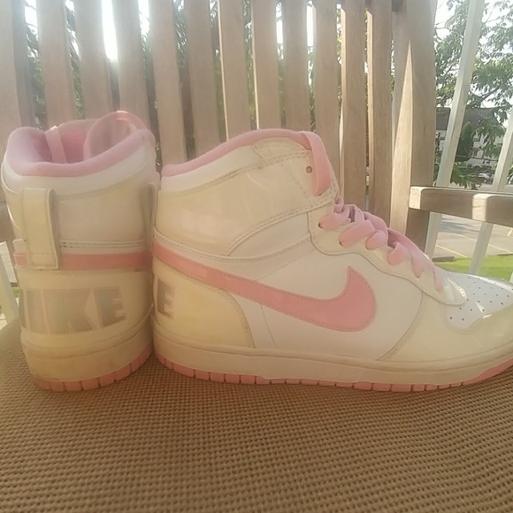 Nike shoes that say nike on the back Clearance